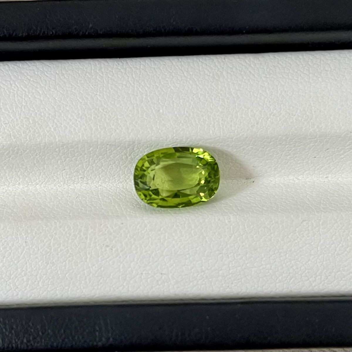 da peridot vien ngoc luc bao cua hoang hon