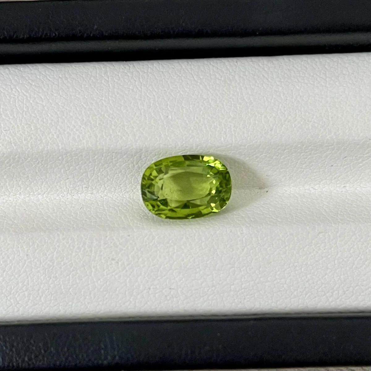 da peridot vien ngoc luc bao cua hoang hon
