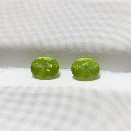 Đá Peridot 1.6ct 2 viên