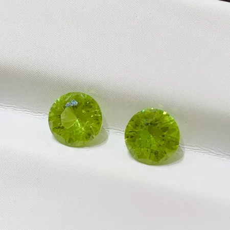Đá Peridot 1.7ct 2 viên