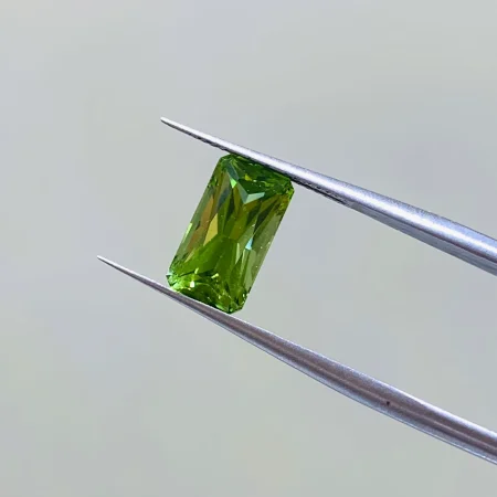 Đá Peridot Radiant 3.2ct