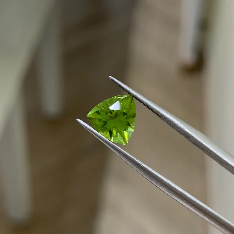Đá Peridot Trilliant 2.0ct