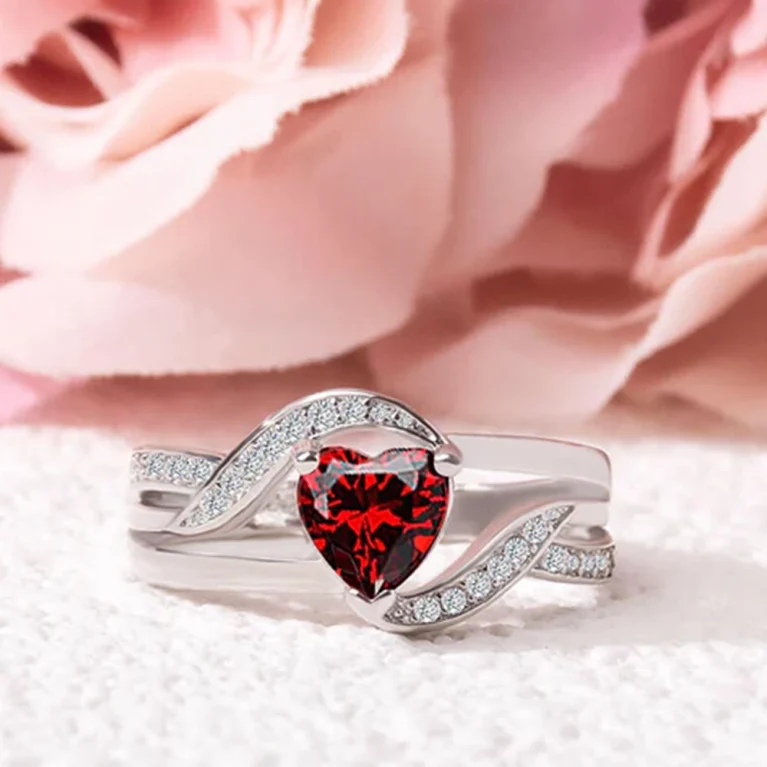 Nhẫn Trái Tim Garnet Đỏ
