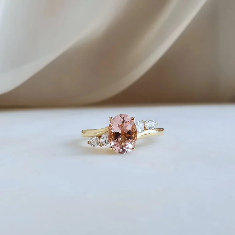 Nhẫn Morganite Hồng Oval