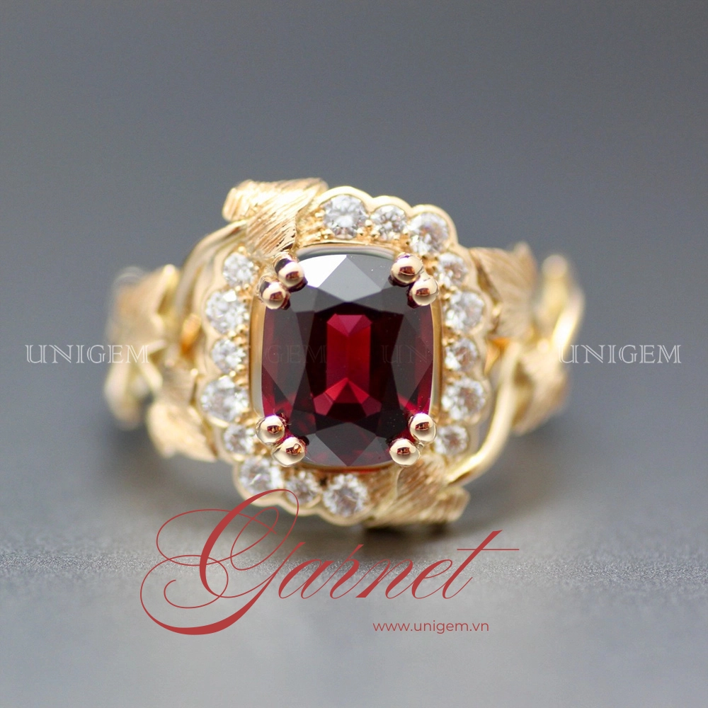 Garnet Đỏ Thiên Nhiên – Viên đá của đam mê và tái sinh, hứa hẹn trở thành biểu tượng sưu tầm của thập kỷ tới 3 garnet do thien nhien 1