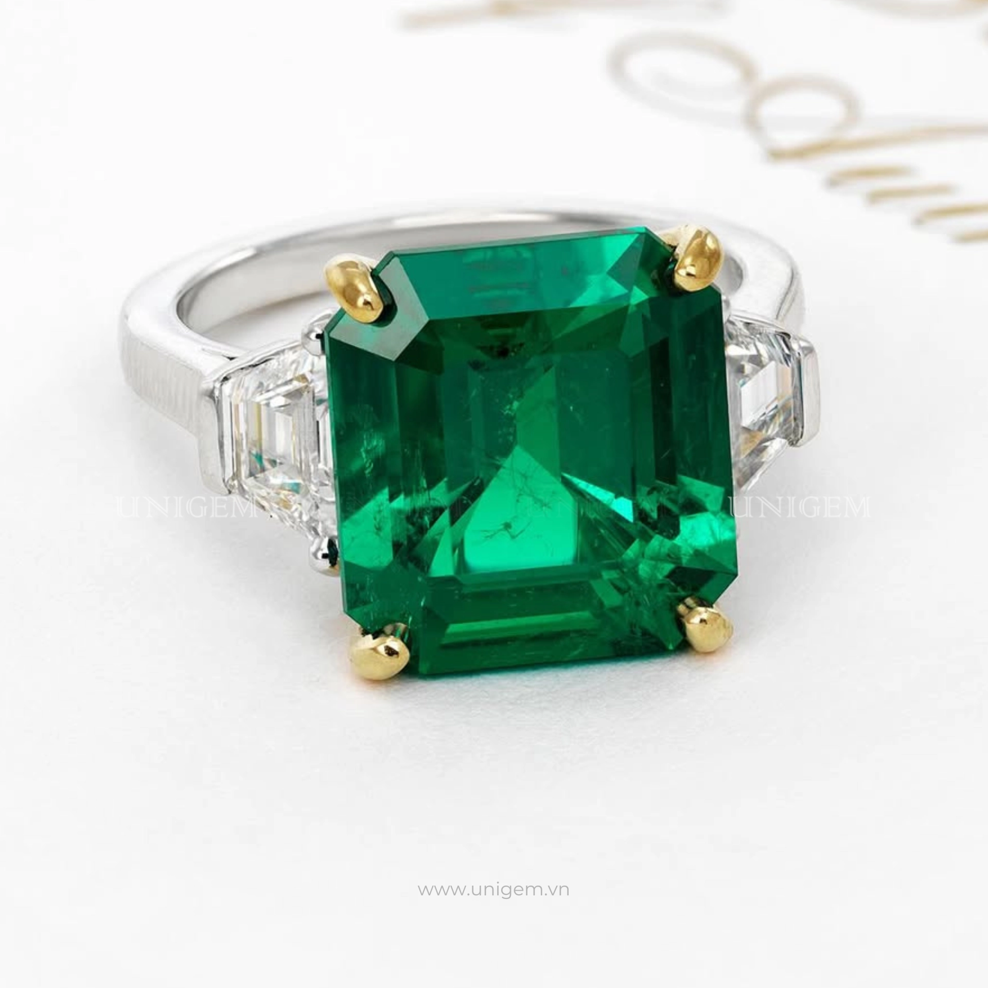 Quy trình chế tác nhẫn Emerald (Ngọc Lục Bảo) tại Unigem. Để viên đá thực sự tỏa sáng, quy trình chế tác rất quan trọng 5 che tac nhan emerald ngoc luc bao unigem 2