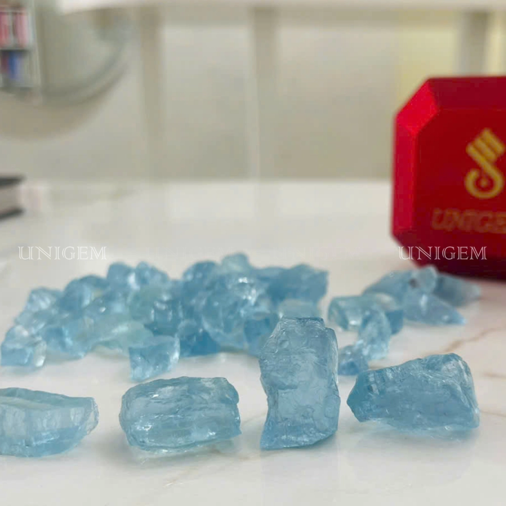 Tháng 3 và Aquamarine - Viên đá của biển cả và lựa chọn của giới mộ điệu tại Unigem 2 da aquamarine thien nhien 13
