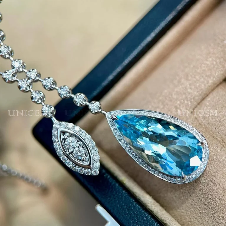 Mặt Dây Chuyền Đá Aquamarine Thiên Nhiên